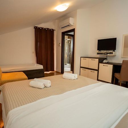 Bed & Breakfast Marta & Tona Kustići Екстериор снимка