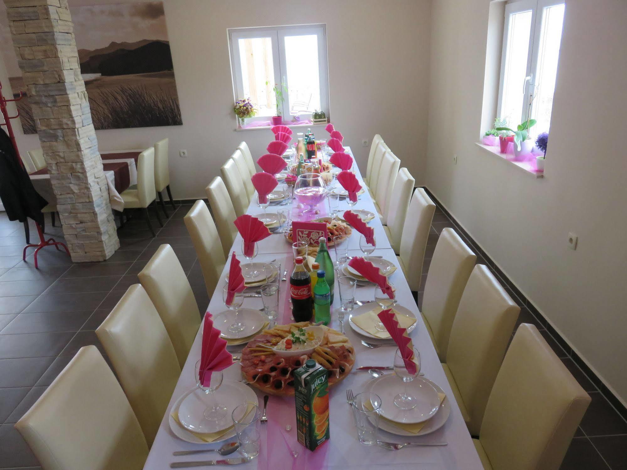 Bed & Breakfast Marta & Tona Kustići Екстериор снимка